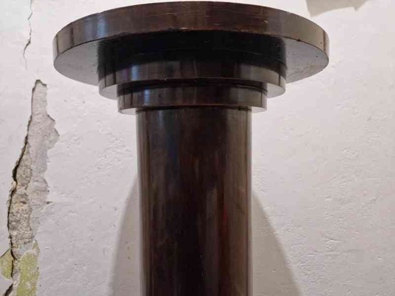 Krásný masivní dřevěný Sloup Podstavec 124cm - foto 4