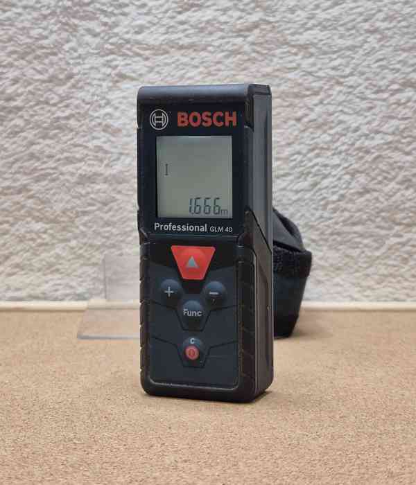 laserový dálkoměr Bosch GLM 40 Professional 0.601.072.900 - foto 1