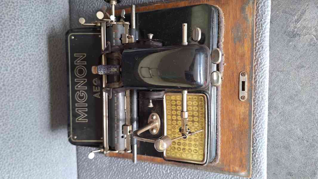 Starožitný psací stroj Mignon aeg, model 4