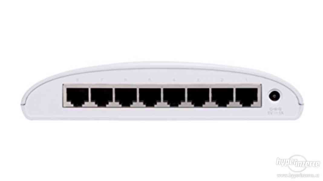 D-Link Switch 8-Port Gigabit Ethernet (DGS-1008D) - foto 2