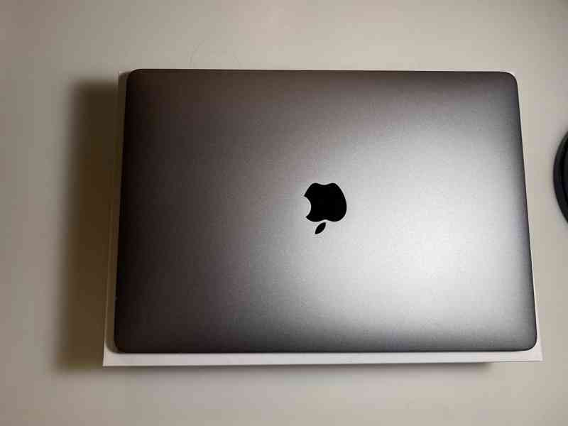 Apple MacBook Air 13,3" / M1 / 8GB / 256GB / vesmírně šedý  - foto 5