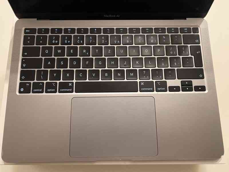 Apple MacBook Air 13,3" / M1 / 8GB / 256GB / vesmírně šedý  - foto 4