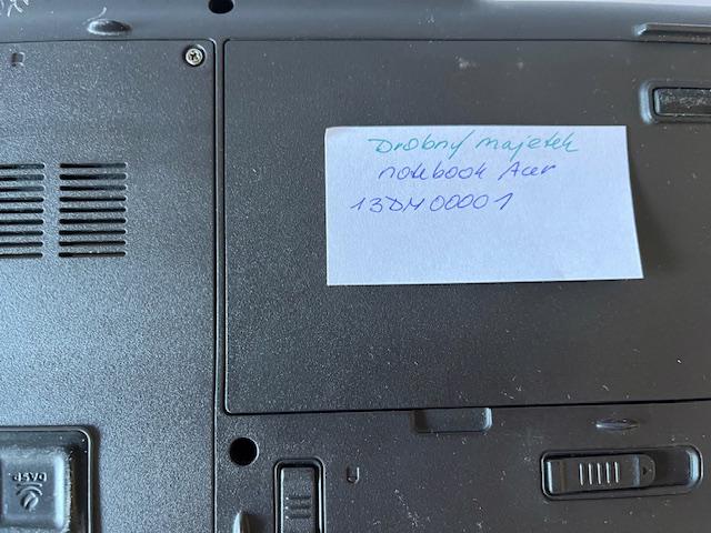Soubor drobné elektroniky (telefony, notebooky, fotoaparát) - foto 9