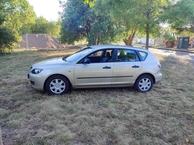 Mazda 3, pěkná - garážováno  - foto 3