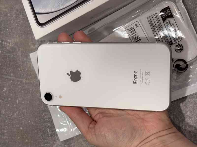 Apple iPhone XR bílý, 128gb - foto 5