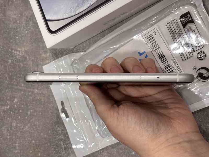 Apple iPhone XR bílý, 128gb - foto 6