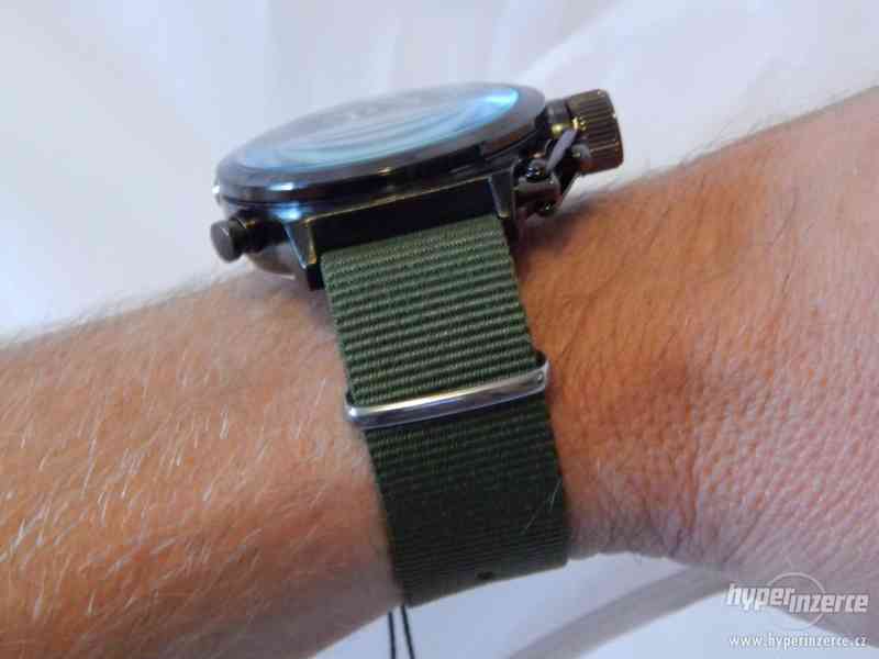 Masivní pánské  military hodinky s LCD displejem moderní pás - foto 3