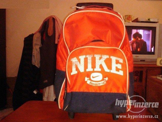 Školní taška na kolečkách zn.Nike - foto 1