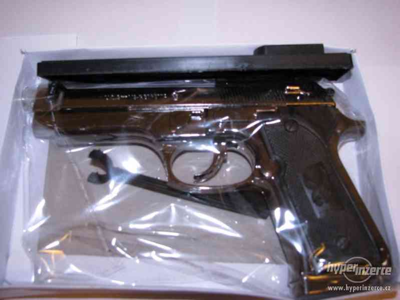 Pistole Beretta 9mm jako zapalovač - foto 1