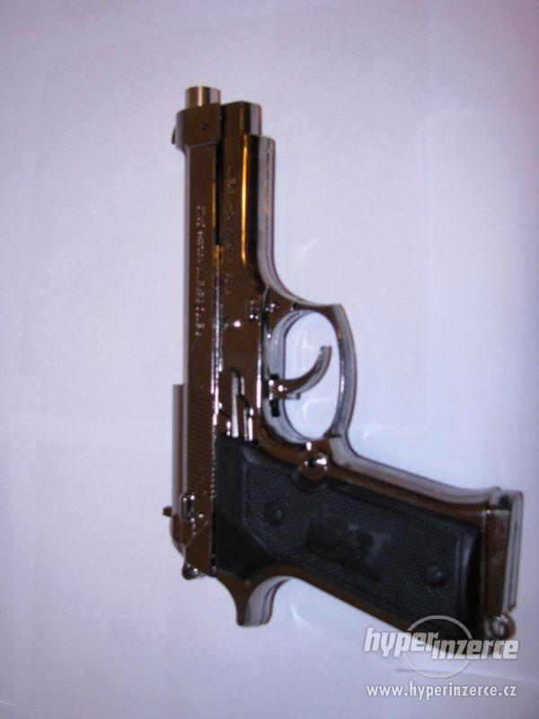 Pistole Beretta 9mm jako zapalovač - foto 2