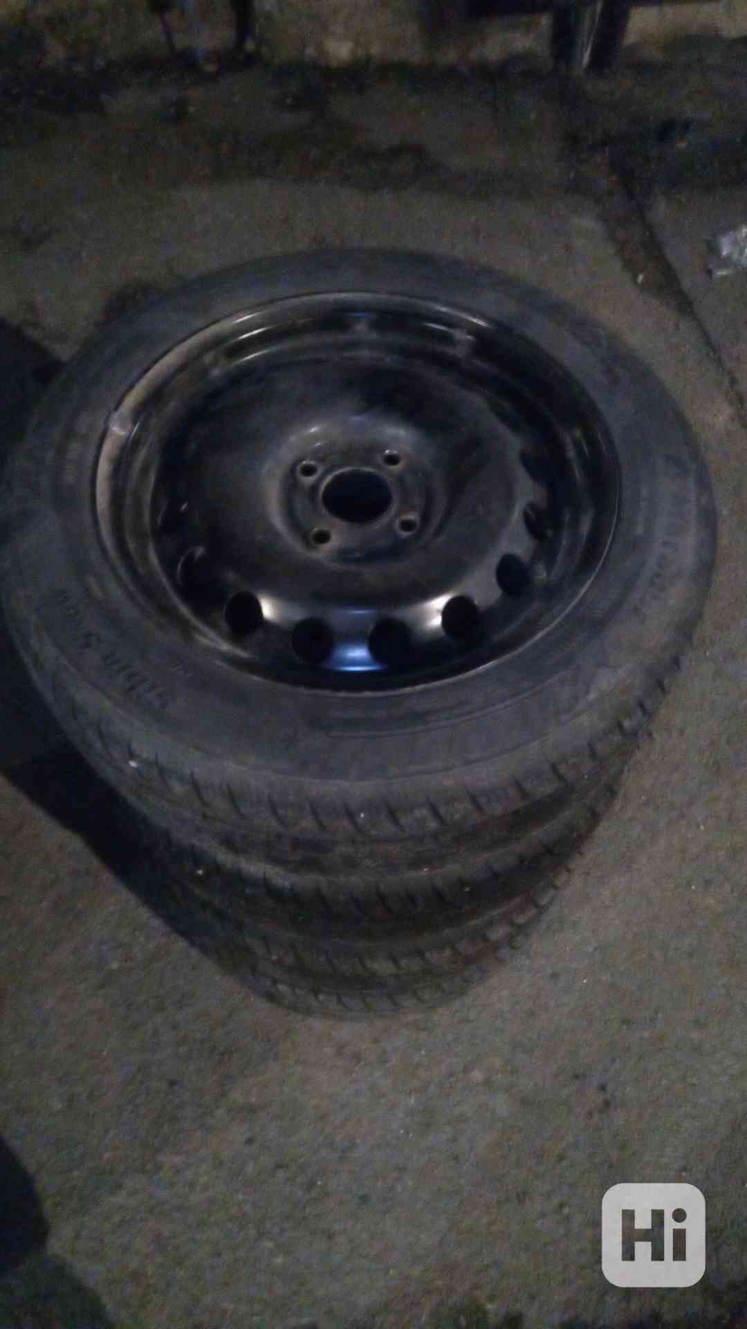 Prodám 4 ks zimní pneumatiky Ford - foto 1