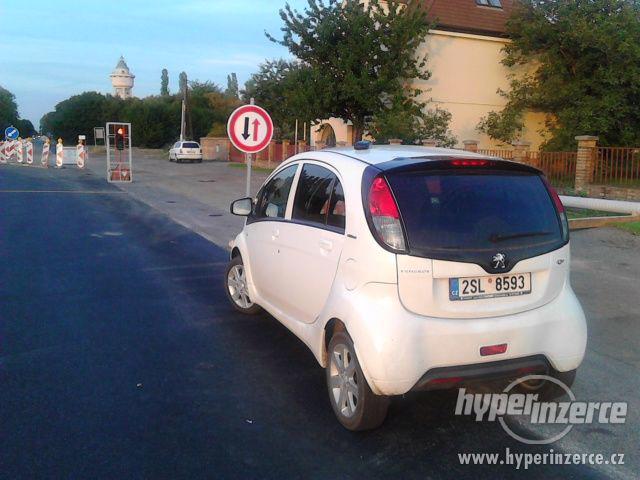 elektroauto Peugeot Ion, pohodové auto bez dalších investic - foto 13