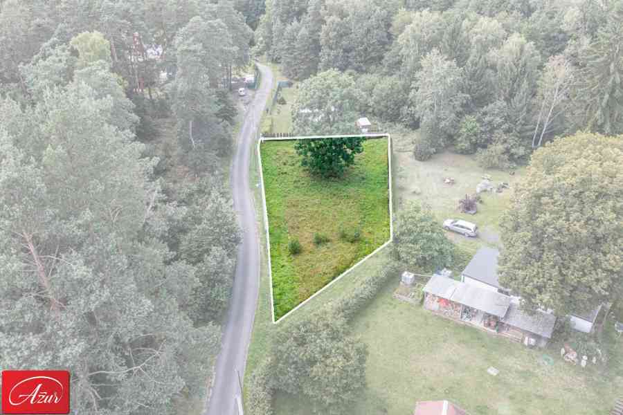 Rovinatý pozemek v krásné, zelené lokalitě - Ploužnice p. R. - foto 3