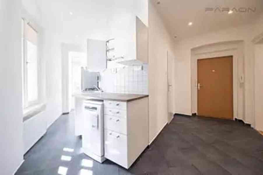 Pronájem bytu 2+1 62 m² Karoliny Světlé, Praha - Staré Město - foto 4