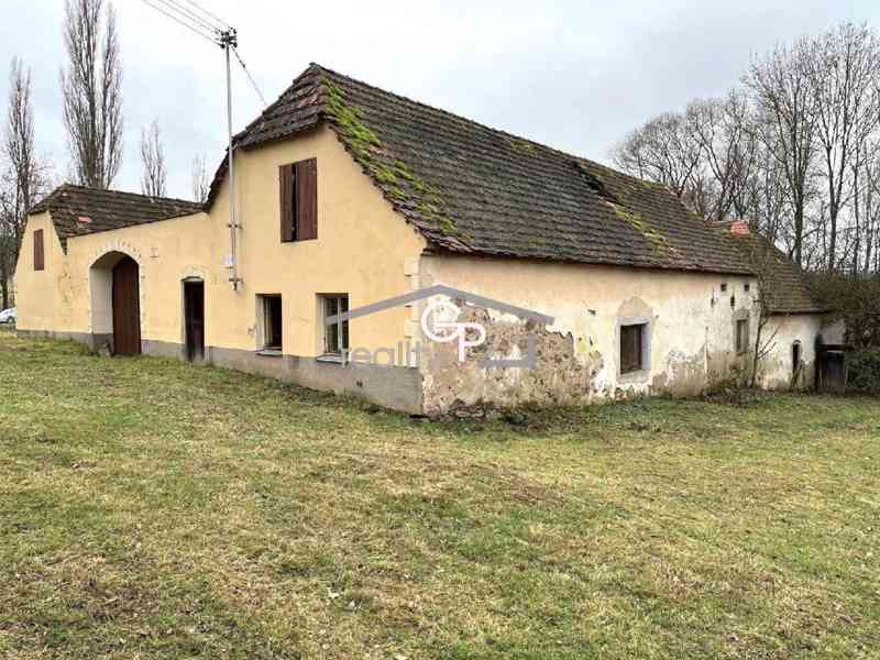 Prodej nemovitosti s rozsáhlými pozemky, Hracholusky - foto 5