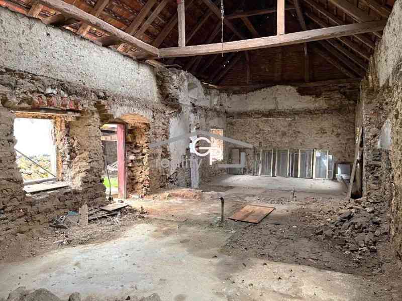 Prodej nemovitosti s rozsáhlými pozemky, Hracholusky - foto 8