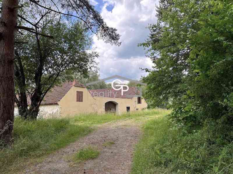 Prodej nemovitosti s rozsáhlými pozemky, Hracholusky - foto 2