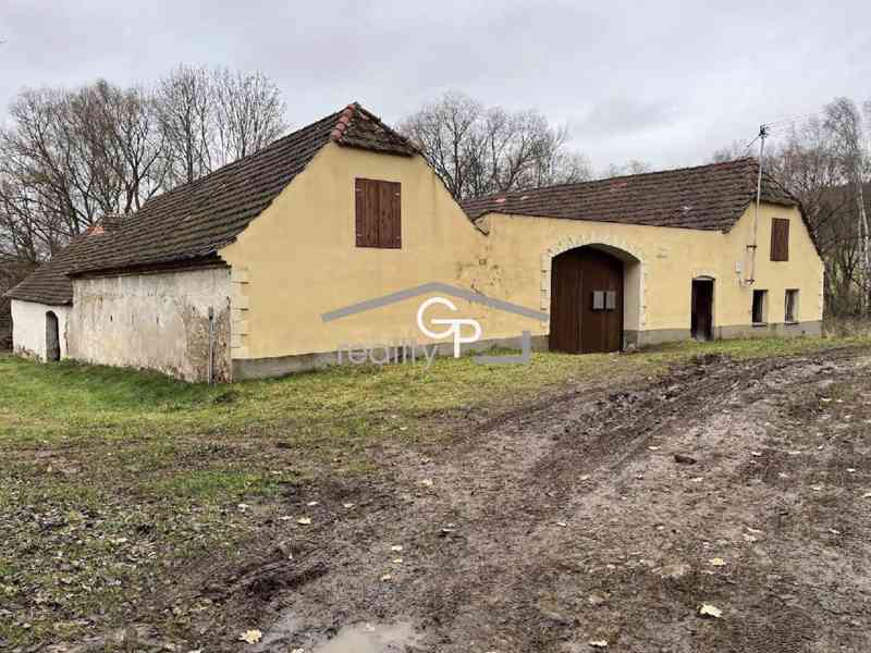Prodej nemovitosti s rozsáhlými pozemky, Hracholusky - foto 4