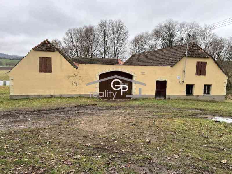 Prodej nemovitosti s rozsáhlými pozemky, Hracholusky - foto 3