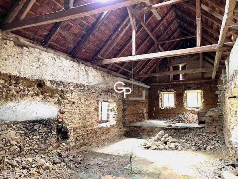 Prodej nemovitosti s rozsáhlými pozemky, Hracholusky - foto 7