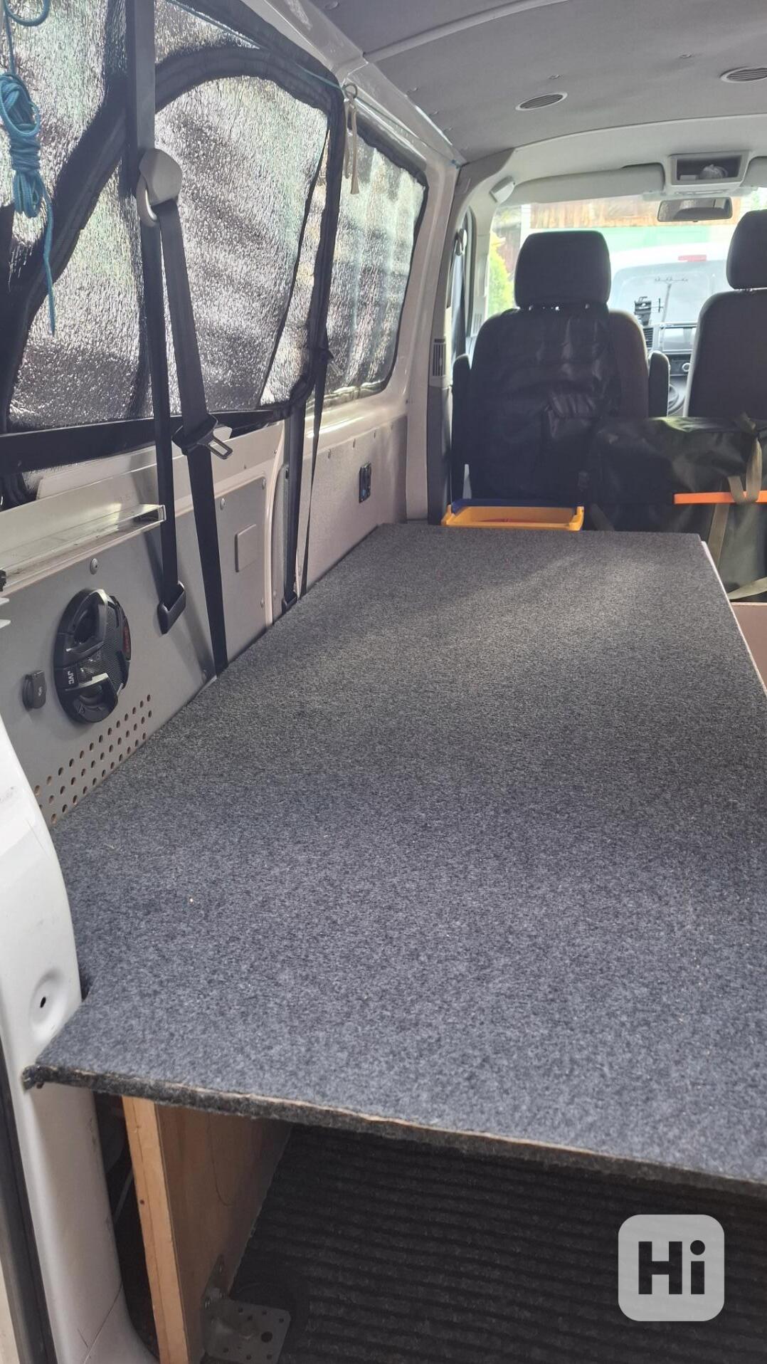 prodám vestavbu na spaní do VW T5 - foto 1