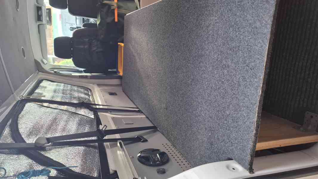 prodám vestavbu na spaní do VW T5 - foto 1