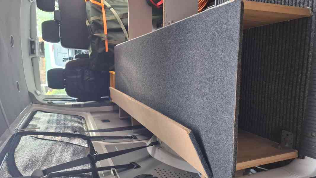 prodám vestavbu na spaní do VW T5 - foto 8