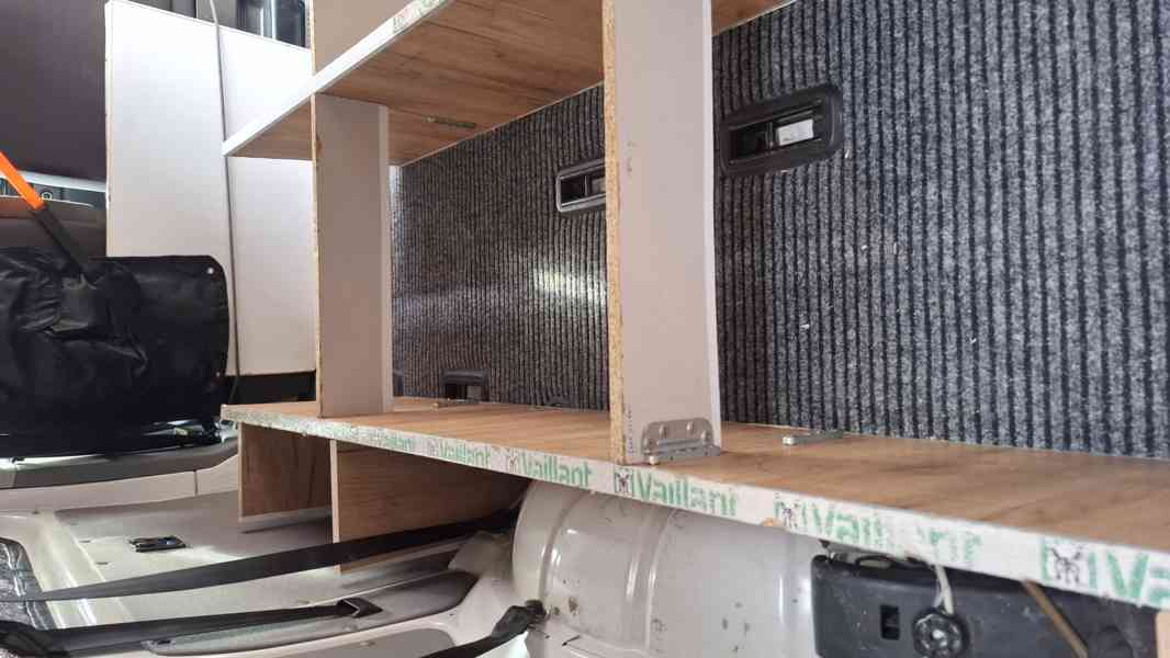 prodám vestavbu na spaní do VW T5 - foto 3