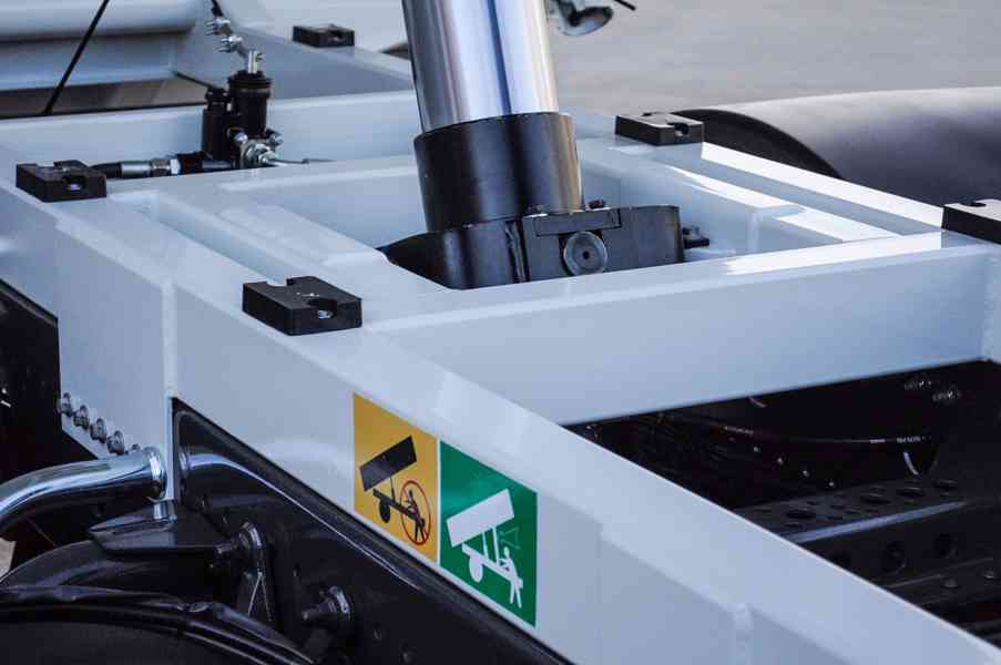 MERCEDES ATEGO 1622 TŘÍSTRANNÝ SKLÁPĚČ HYDRAULICKÁ RUKA EU5 - foto 95