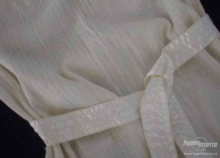 Krémové letní šaty se stříbrnou nitkou - foto 2
