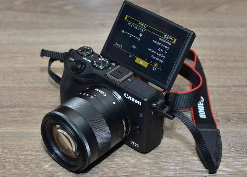 Canon EOS M3 + Objektiv EF-M 18-55mm 22 000 Exp. - foto 6