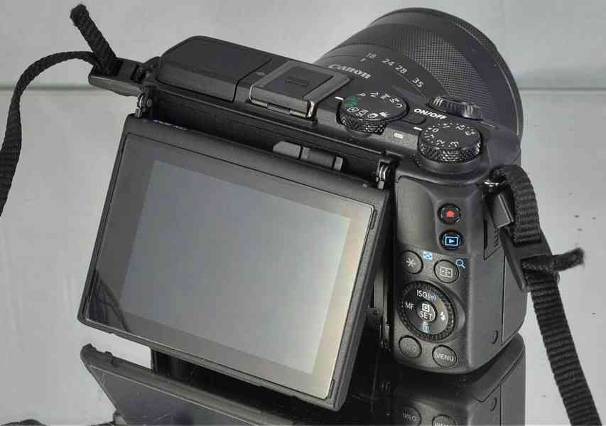 Canon EOS M3 + Objektiv EF-M 18-55mm 22 000 Exp. - foto 9