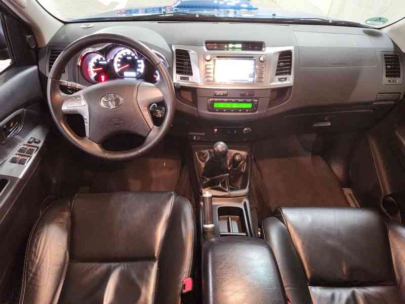 Toyota Hilux 3,0 d4d Double Cab Executive 4x4 126kw - foto 14