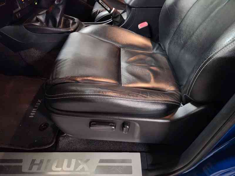 Toyota Hilux 3,0 d4d Double Cab Executive 4x4 126kw - foto 11