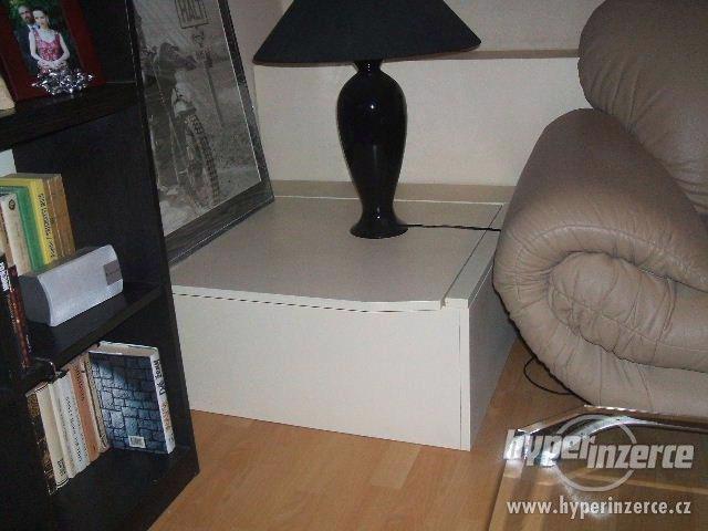 PRODÁM ODKLÁDACÍ STOLEK-ÚLOŽNÝ - foto 1