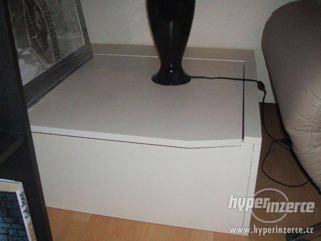 PRODÁM ODKLÁDACÍ STOLEK-ÚLOŽNÝ - foto 2