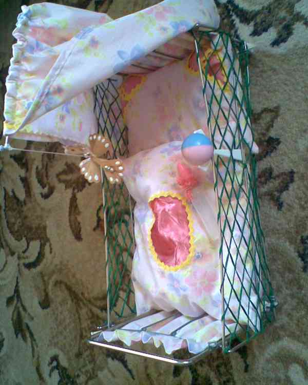 Retro panenka s postýlkou - foto 3