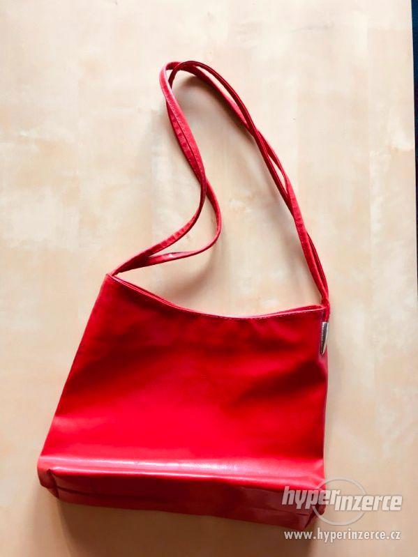 Dámská červená kabelka přes rameno, nevhodný dárek - foto 2