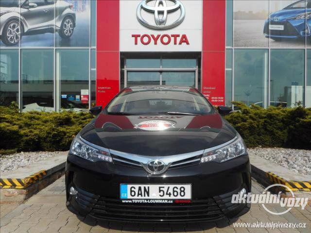Toyota Corolla 1.6, benzín, automat,  2017, navigace - foto 1