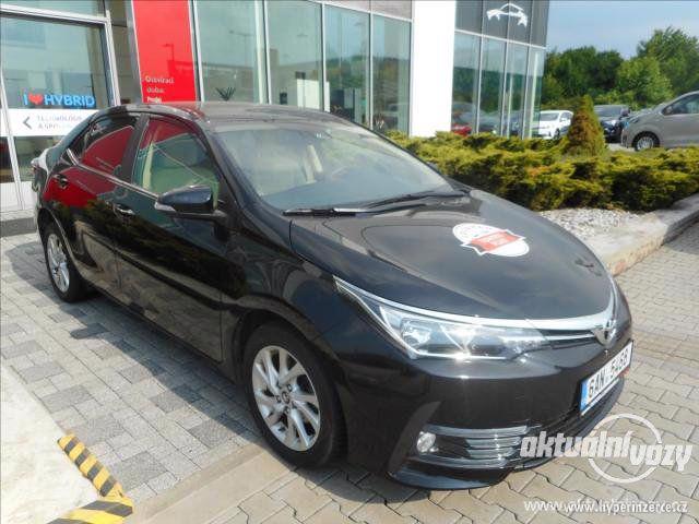 Toyota Corolla 1.6, benzín, automat, 2017, navigace - foto 5