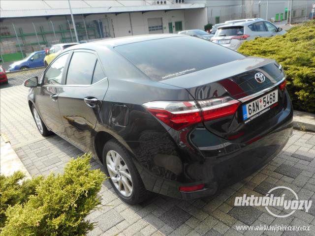 Toyota Corolla 1.6, benzín, automat, 2017, navigace - foto 6