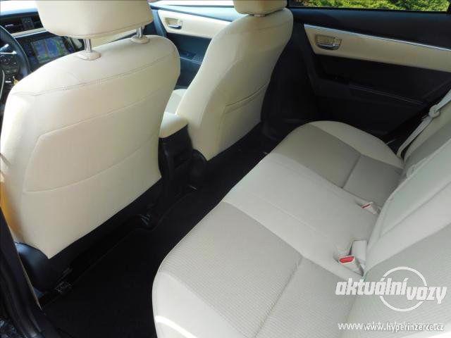 Toyota Corolla 1.6, benzín, automat, 2017, navigace - foto 7