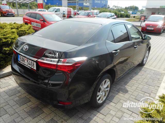Toyota Corolla 1.6, benzín, automat, 2017, navigace - foto 8