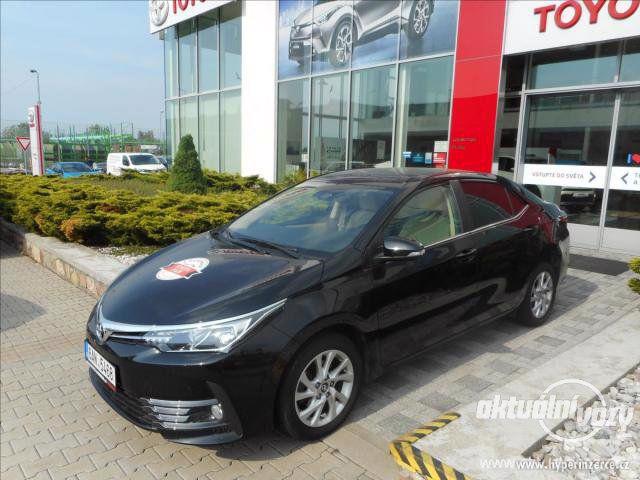 Toyota Corolla 1.6, benzín, automat, 2017, navigace - foto 9