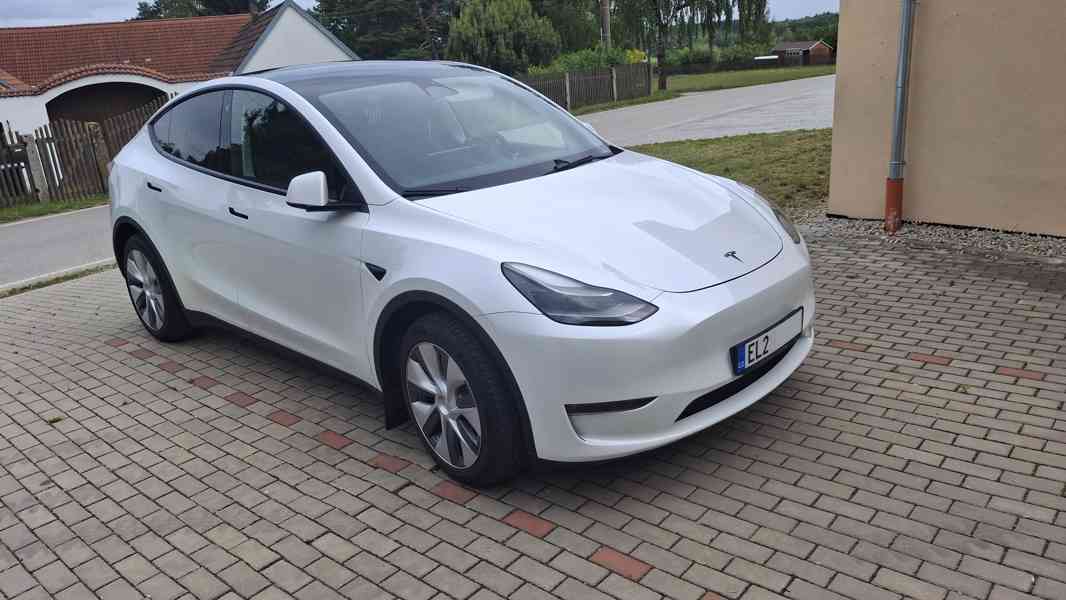 Tesla Y - foto 1