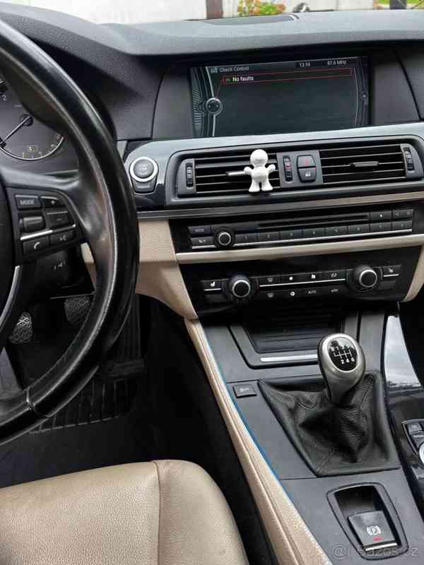 BMW Řada 5 2,5   F10, 525d (6ti válec) - foto 3
