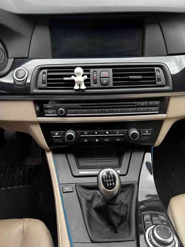 BMW Řada 5 2,5   F10, 525d (6ti válec) - foto 5
