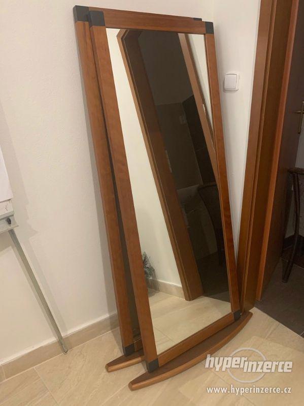 Masivní zrcadla s poličkou - foto 1