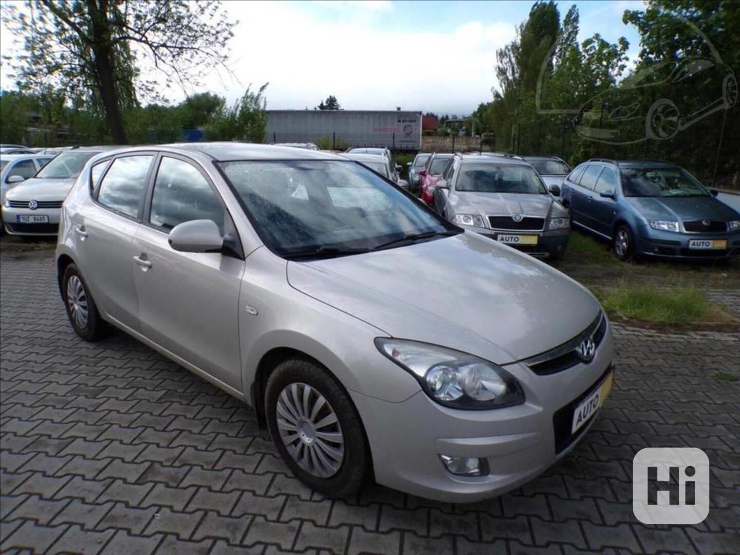 Hyundai i30 1,4 16V KLIMA - foto 1