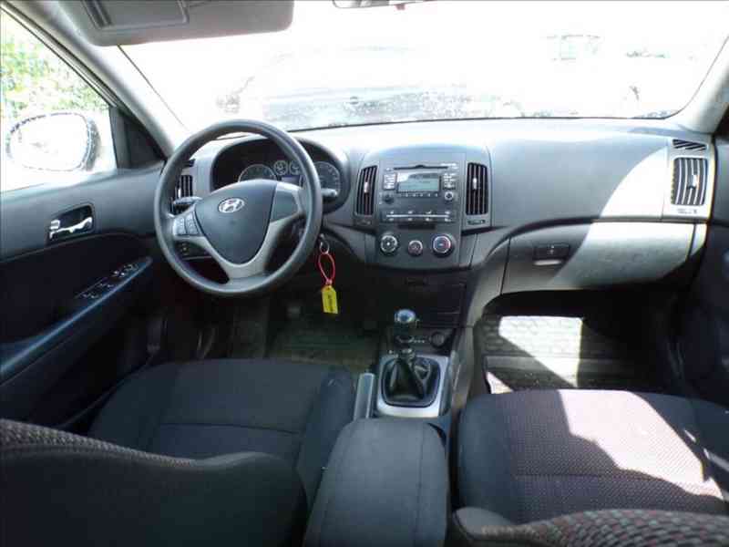 Hyundai i30 1,4 16V KLIMA - foto 5